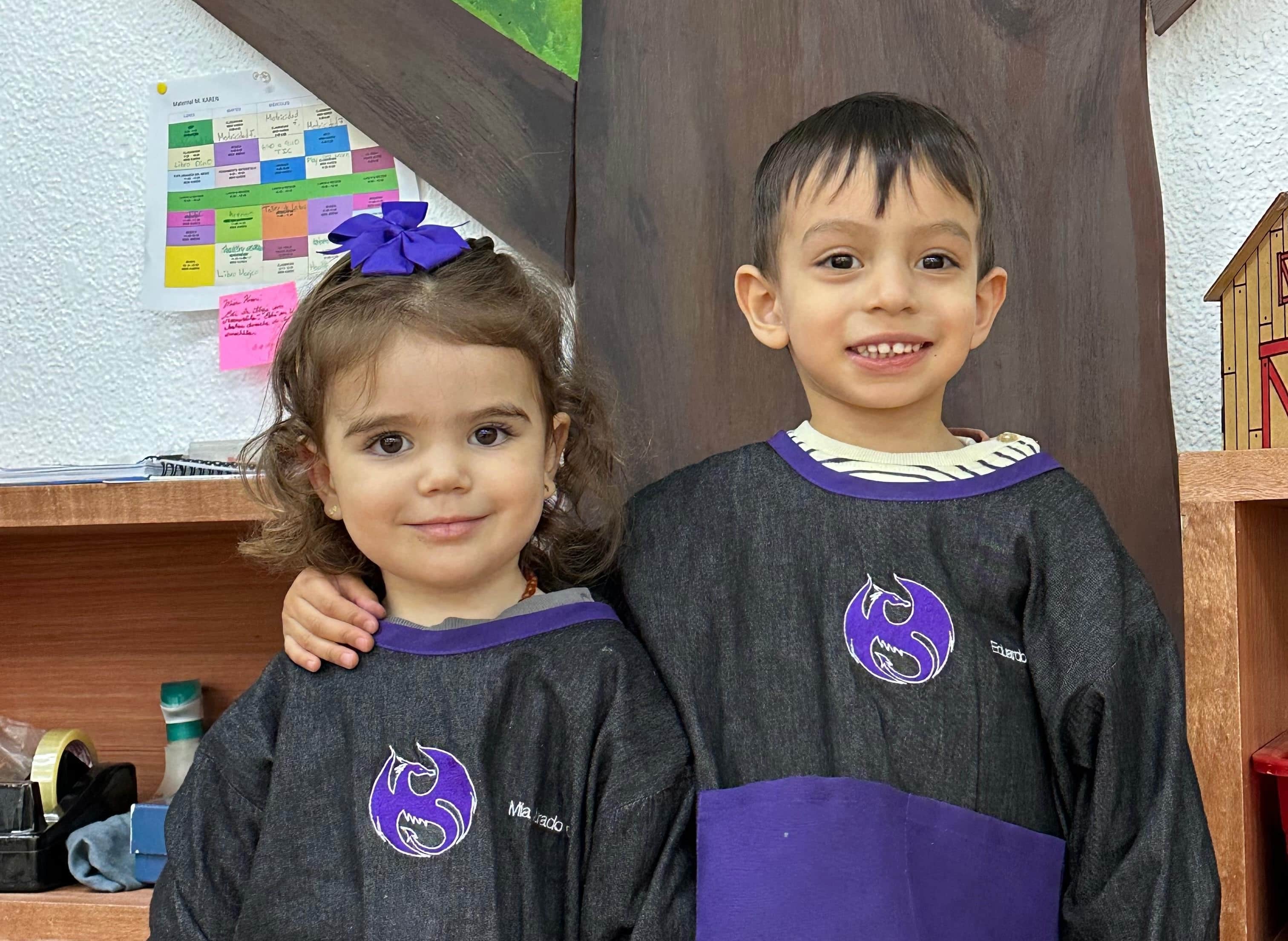 par de estudiantes de preescolar Colegio Alexander Bain